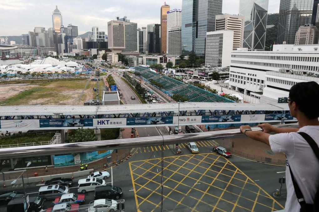 Screens on public walkways in Central have been criticised. Photo: Dickson Lee