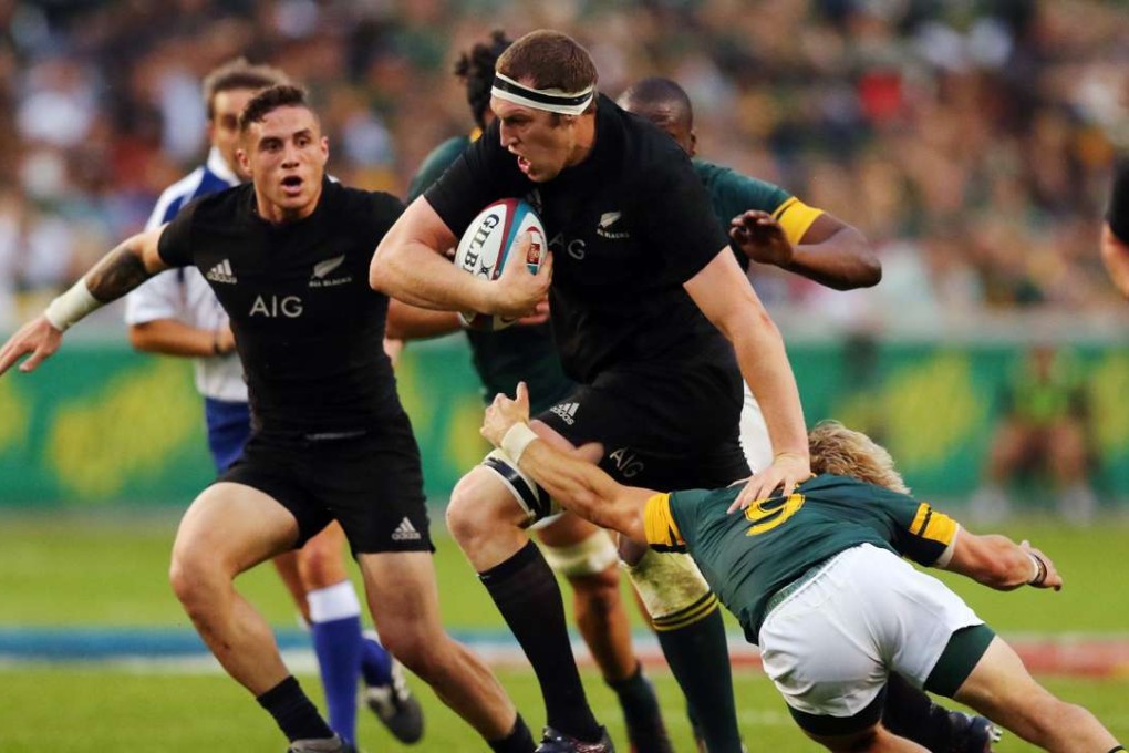 South African scrum half Faf de Klerk tackles All Blacks lock Brodie Retallick. Photo: AFP