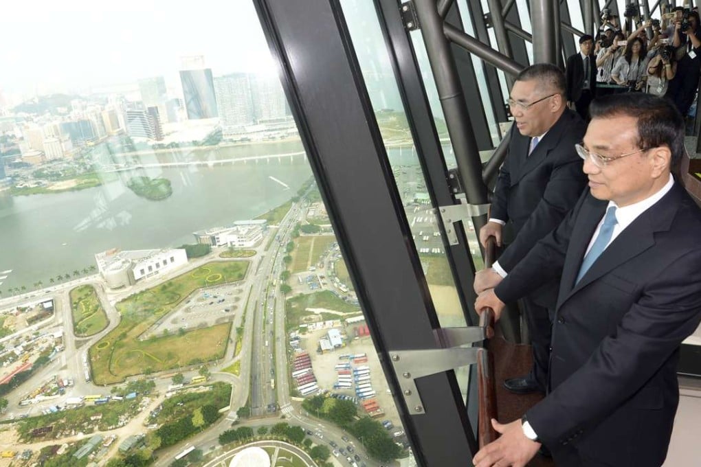 Premier Li Keqiang (right) and Macau Chief Executive Fernando Chui enjoy the view from an observation deck on the Macau Tower. Photo: SCMP Pictures