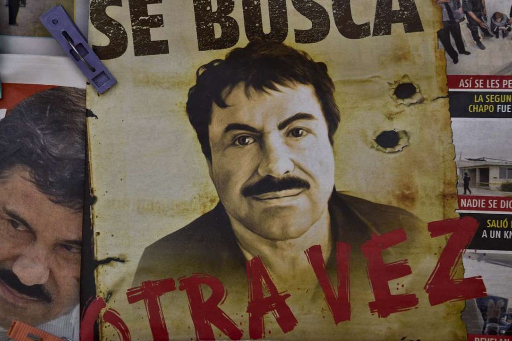 A poster with the face of Mexican drug lord Joaquin "El Chapo" Guzman, reading "Wanted, Again", is displayed at a news-stand in one Mexico City's major bus terminals in 2015. Photo: AFP