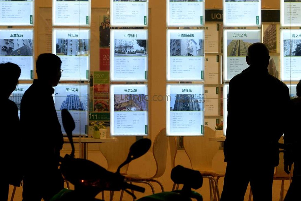 Home buyers outside a property agency in Shenzhen. Photo: Lai Xinlin