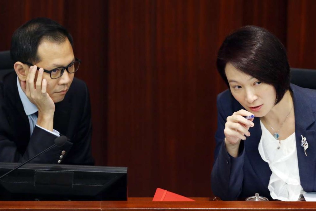 The Hong Kong Legislative Council’s House Committee deputy chairman Dennis kwok wing-hang and chairwoman Starry Lee during the meeting which ended in a ban on discussions about the legality of the Legco presidential election. Photo: Sam Tsang