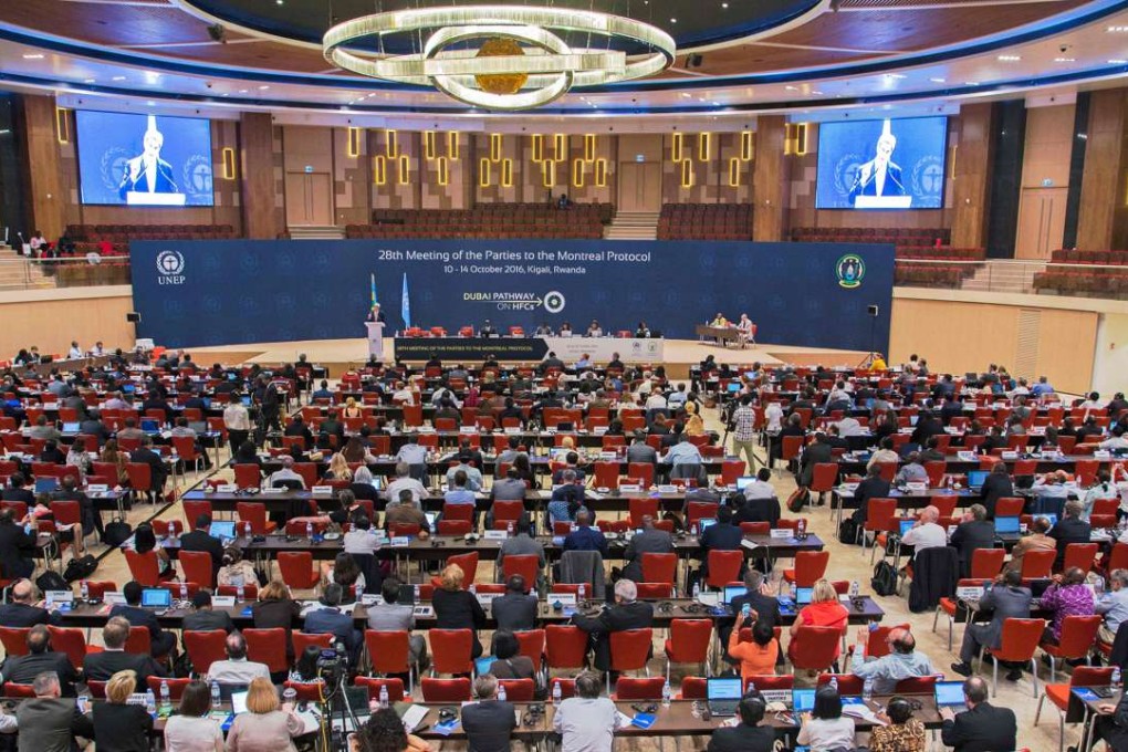 US Secretary of State John Kerry delivers a speech in front of people who attend the 28th Meeting of the Parties to the Montreal Protocol in Kigali, on October 14, 2016. Hopes were high today that world envoys meeting in Rwanda will agree to phase out potent gases used in refrigerators and air conditioners that are among the biggest contributors to global warming. / AFP PHOTO / CYRIL NDEGEYA