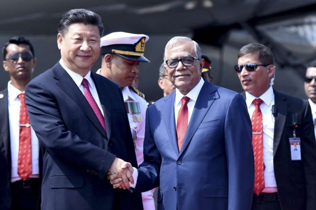 Chinese President Xi jinping shakes hands with Bangladesh President Abdul Hamid at the Hazrat Shahjalal International Airport in Dhaka, Bangladesh on Friday. Photo: EPA