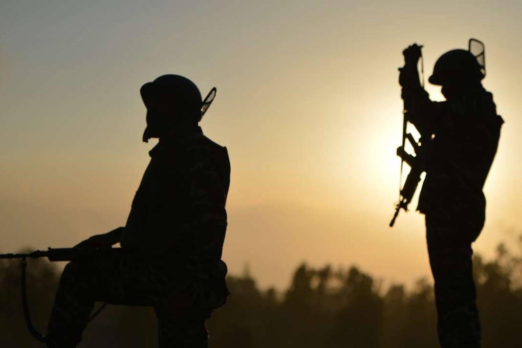 Indian paramilitary troopers look towards a building where suspected militants are thought to be hiding in Pampore, south of Srinagar, on October 11. Photo: AFP