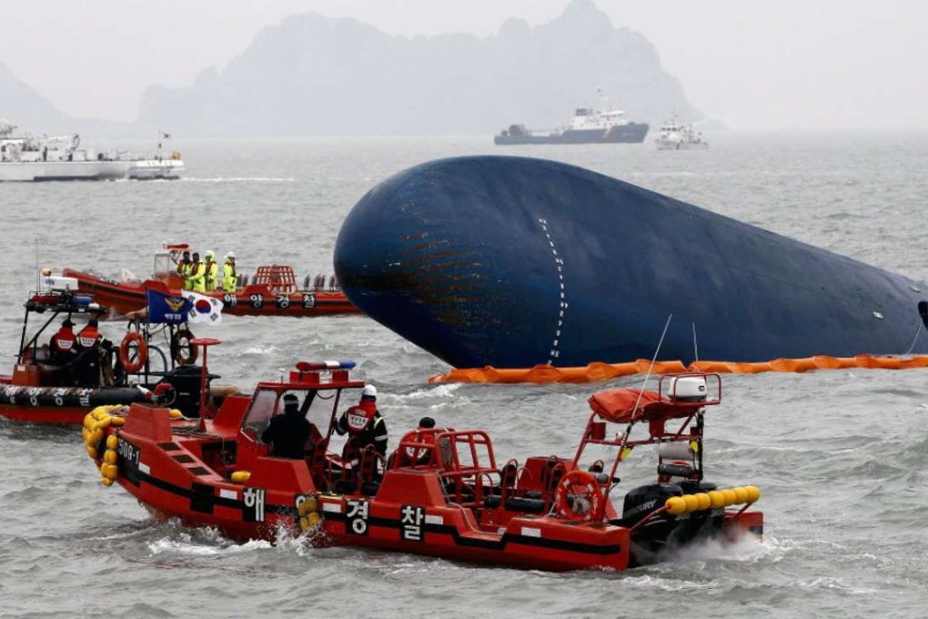 Rescue operations are underway after the ferry Sewol sank in waters off Jindo Island, in the southwestern province of South Jeolla, South Korea, in 2014. Photo: EPA