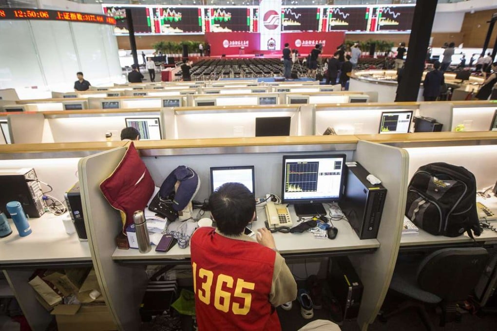 Shanghai Stock Exchange has suspended bond raising applications from developers that would be disqualified from issuing corporate debt under new guidelines expected to be issued by the securities regulator. Photo: Bloomberg