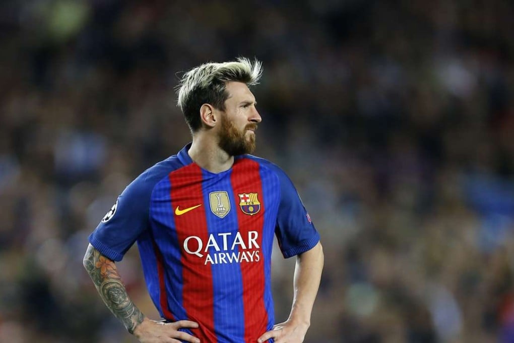 Barcelona's Lionel Messi waits to take a free kick during a Champions League, Group C soccer match between Barcelona and Manchester City. Photo: AP