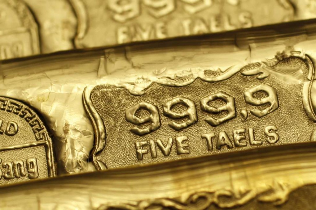 Five-tael (6.65 ounces or 190 grams) gold bars on sale at a jewellery store in Hong Kong. Photo: Reuters