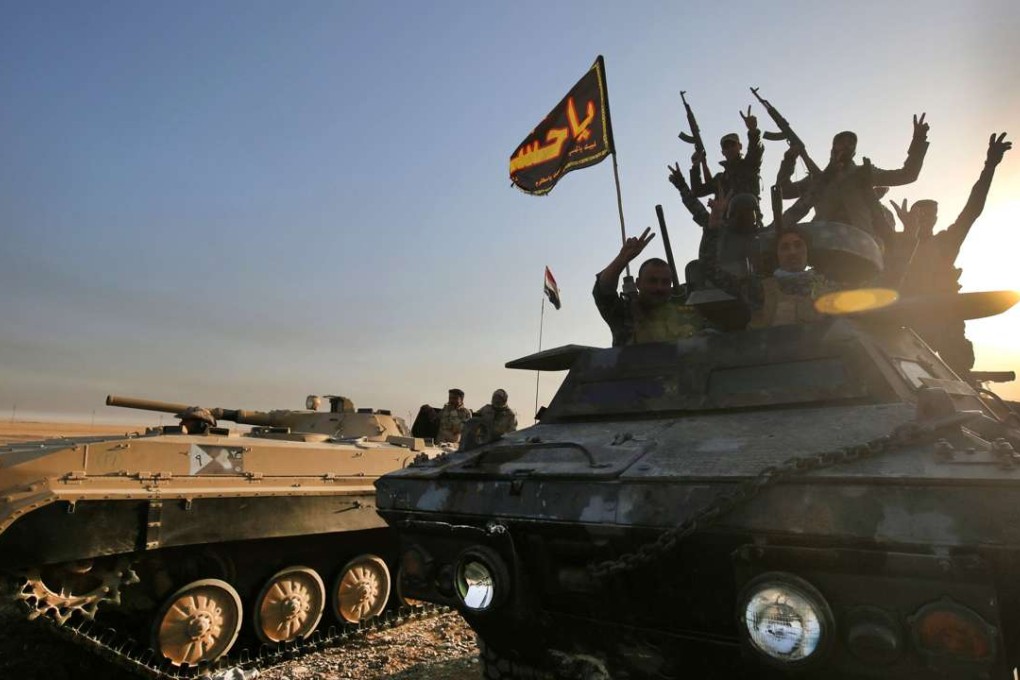 Iraqi forces deploy in the area of al-Shourah, south of Mosul, as they advance towards the city to retake it from the Islamic State group jihadists. Photo: AFP