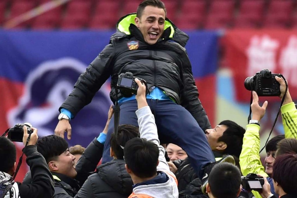 Tianjin Quanjian head coach Fabio Cannavaro celebrate with team supporters after the club won the China League One championship. Photos: Xinhua