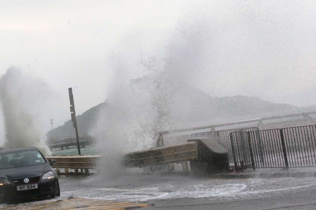 Typhoon Haima hits Sai Wan in Hong Kong. Photo: David Wong