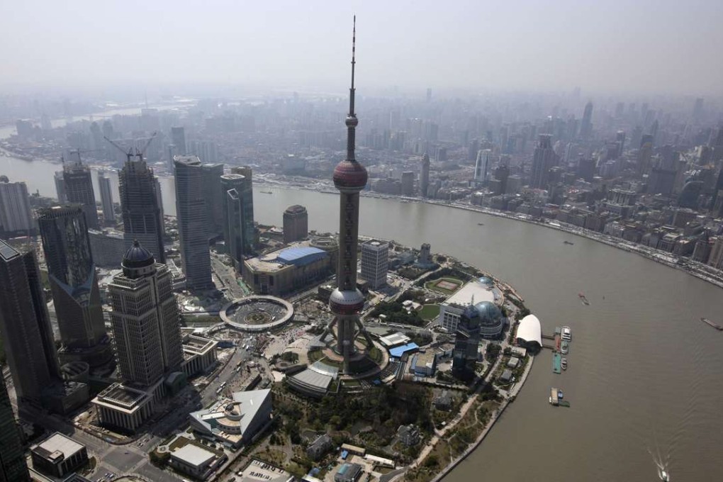 Li Ka-shing has sold a Shanghai office and retail complex to a company majority owned by China Life Insurance Co for 20 billion yuan. Photo: AP Photo