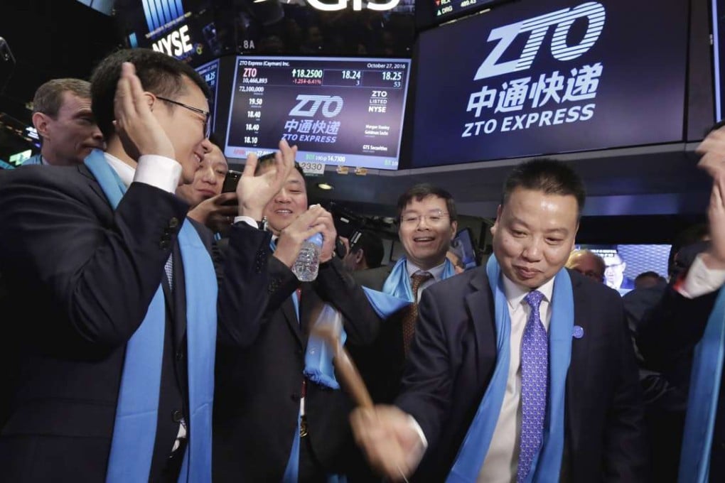 ZTO Express Founder, Chairman and CEO Meisong Lai, second from right, joined by members of the company's leadership team, rings a ceremonial bell as his company's IPO begins trading, on the floor of the New York Stock Exchange, Thursday, October 27, 2016. Photo: AP