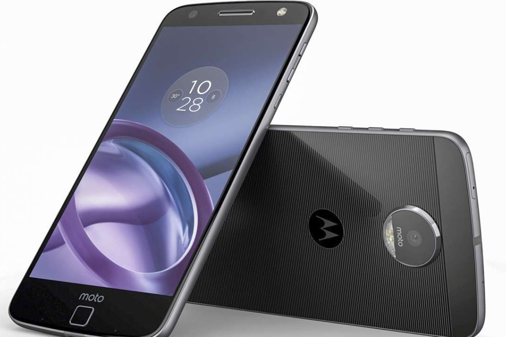First impressions of Lenovo's Moto Z smartphones with add-on