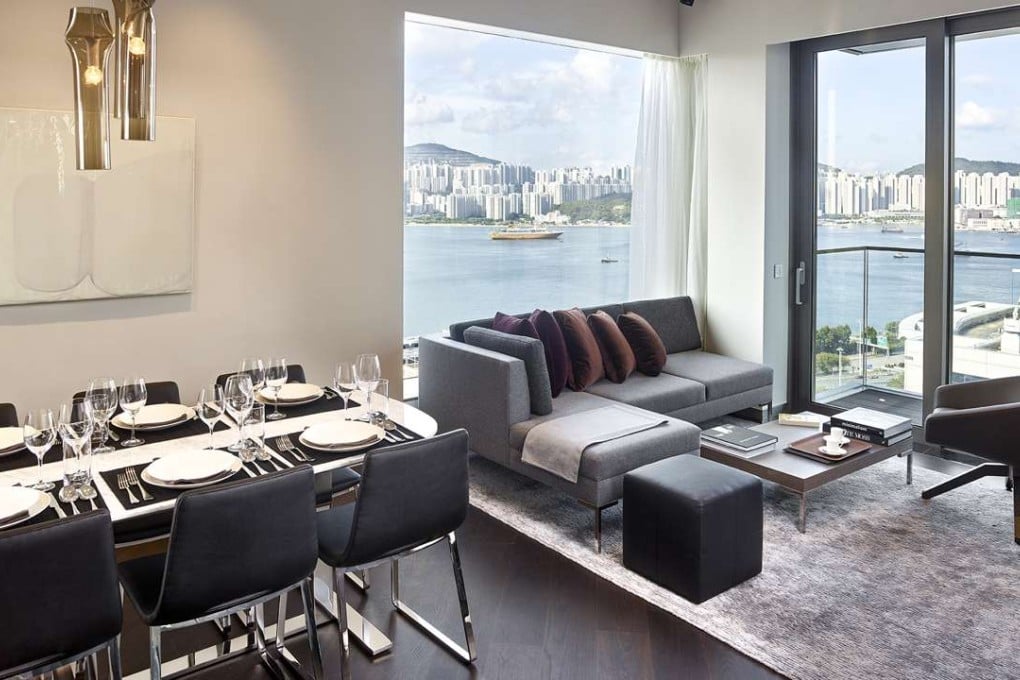 Apartments in Taikoo Place are close to excellent shopping centres and restaurants, and are in the heart of the district’s commercial zone.