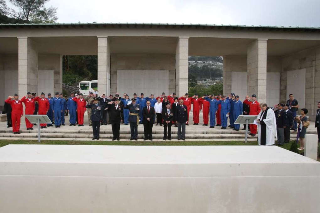 Members of the British Royal Air Force and military veterans visit the Sai Wan War Cemetery. Photo: Chen Xiaomei
