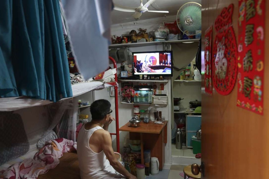 The latest report by the Poverty Commission showed that despite some improvement in previous years, the number of people living below the official poverty line has surged to a six-year high at 1.34 million. Photo: Bruce Yan