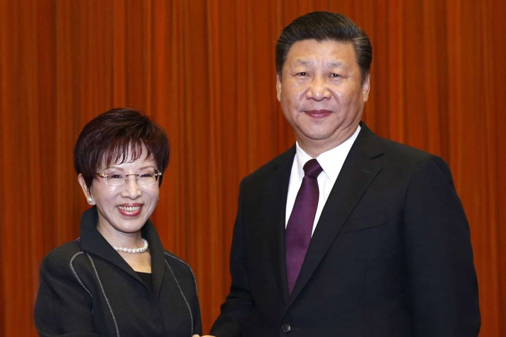 Communist Party chief Xi Jinxing and chairwoman of Taiwan’s Kuomintage Hung Hsiu-chu meet in Beijing on Tuesday. Photo: Xinhua
