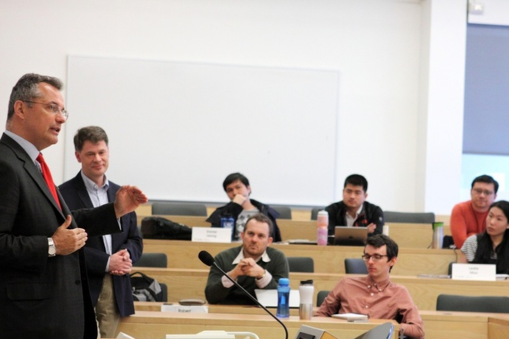 Ambassador Nicolas Lloreda Ricaurte (far left) speaks to students at the Sauder School of Business at the University of British Columbia in Vancouver about trade and investment opportunities in Colombia. Photo: canada.embajada.gov.co
