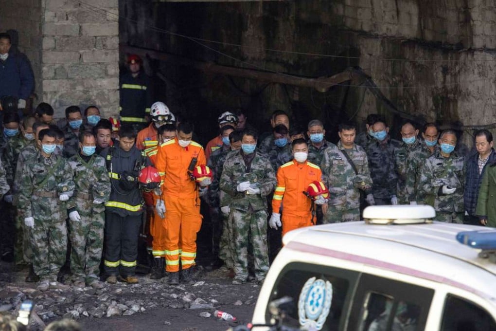 Rescuers honour the victims at the Jinshangou coal mine in Chongqing. Thirty-three miners have been confirmed dead after an explosion at the mine on Monday morning.Photo: Xinhua