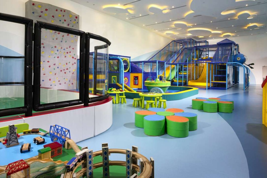 Gateway Apartments, atop Harbour City, offers a range of family-friendly services and facilities, such as a children’s playroom.