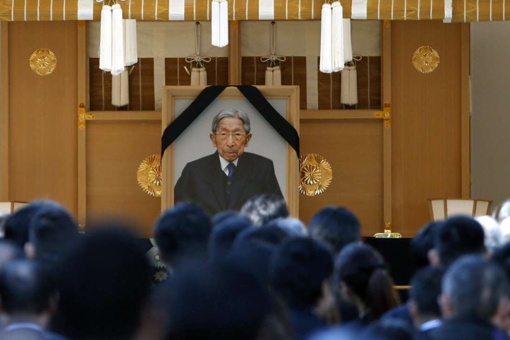 People pray at the altar after the funeral of late Prince Mikasa, uncle of the current Emperor Akihito, at the Toshimagaoka cemetery in Tokyo, Japan. Photo: EPA