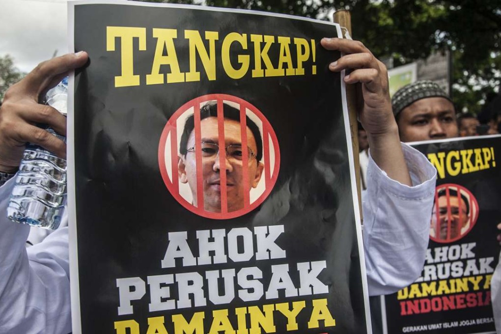 Muslims demand police prosecute the Jakarta governor Basuki Tjahaja Purnama for alleged blasphemy. Photo: AFP