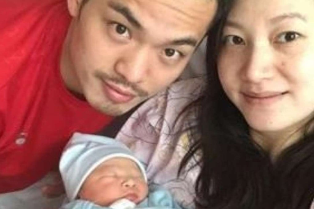 Lin Dan posts this picture of himse;f, his wife Xie Xingfang and their newborn son, Fanf Fang on Sina Weibo.