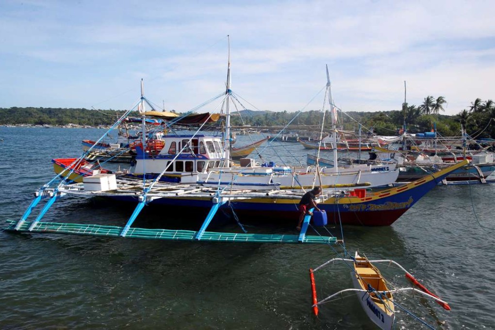 Fishermen prepare to travel to the disputed Scarborough Shoal to fish, at the coastal village of Cato in Infanta, Pangasinan in the Philippines on November 3. Photo: Reuters