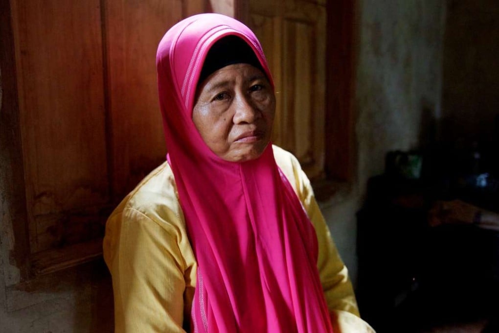 Juminem mother of Seneng Mujiasih, regrets letting her daughter go to Hong Kong for work. Photo: Aleksander Solum
