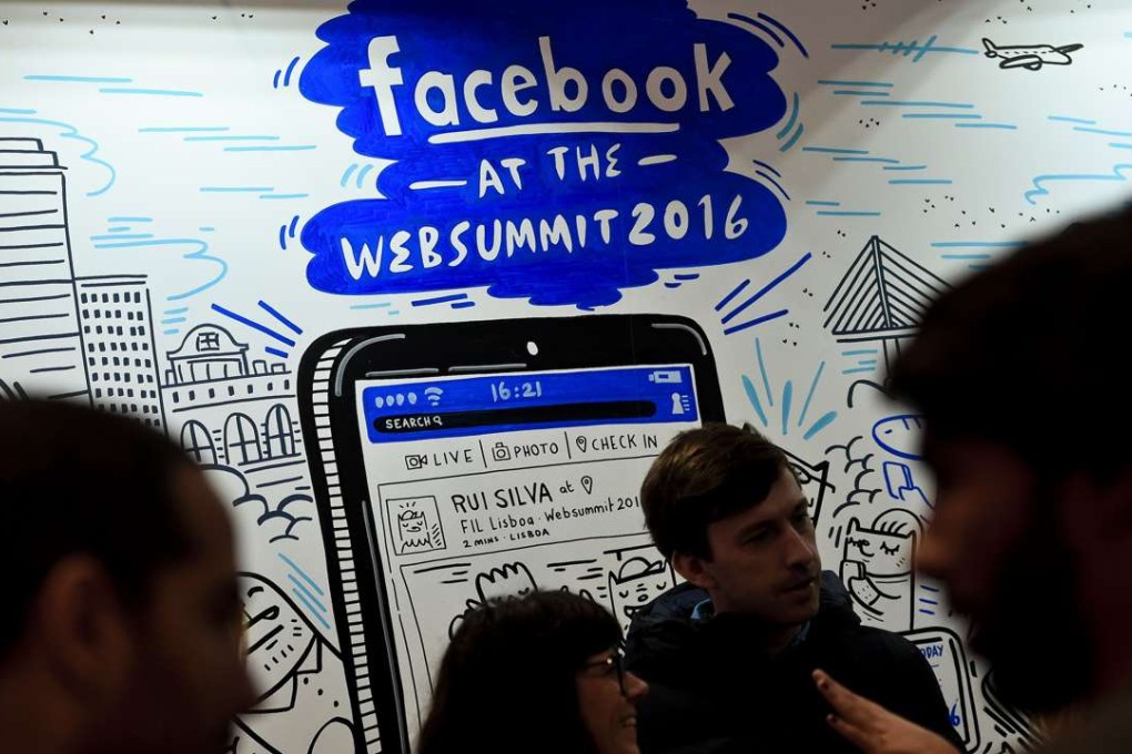 Web Summit's attendees gather in front of the Facebook stand during the Web Summit at Parque das Nacoes, in Lisbon on November 9, 2016. Photo: AFP