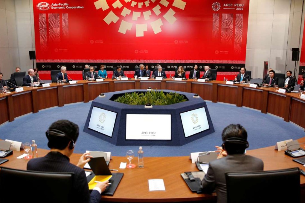 US President Barack Obama meet Trans-Pacific Partnership leaders at the Apec summit in Lima, Peru, on Saturday. Photo: Reuters