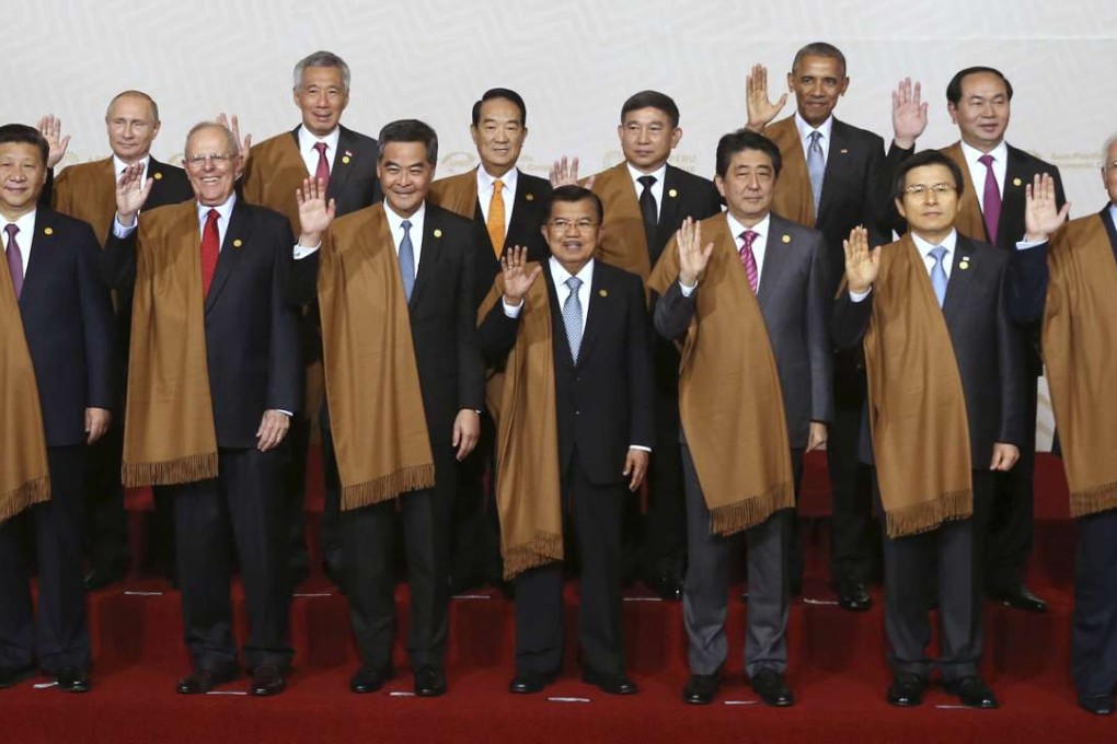 President Xi Jinping (front left) and Prime Minister Shinzo Abe (front, third from right) pictured in a group photograph of leaders attending the Apec summit in Peru. Photo: AP