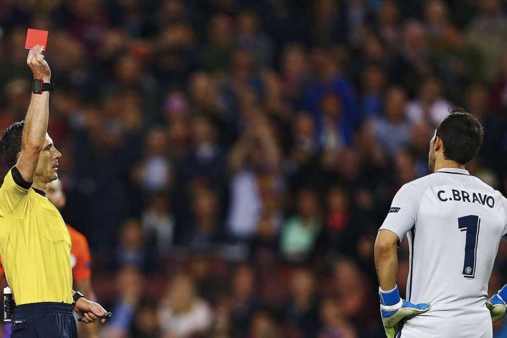 Referee Milorad Mazic shows a red card to Manchester City goalkeeper Claudio Bravo. Photo: EPA