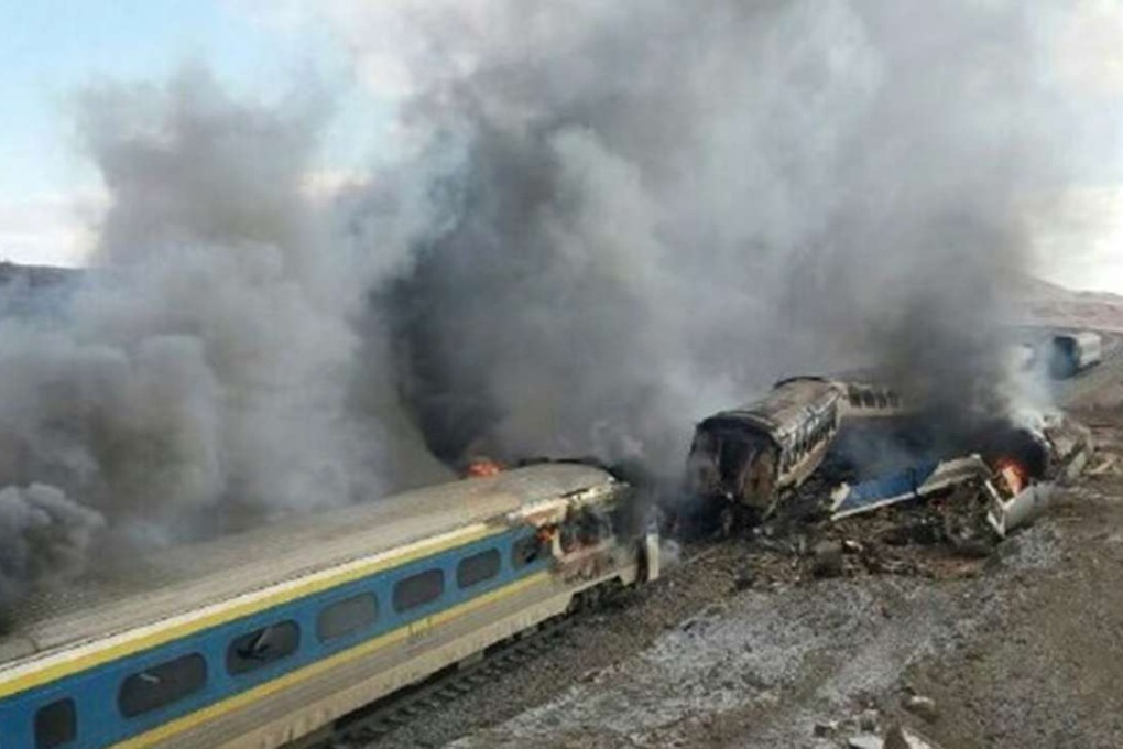 A handout picture released on November 25, 2016 by the Tasnim news agency shows damaged trains following an accident in the Semnan province, some 250 kms east of the Iranian capital Tehran. Photo: Tasnim News/AFP