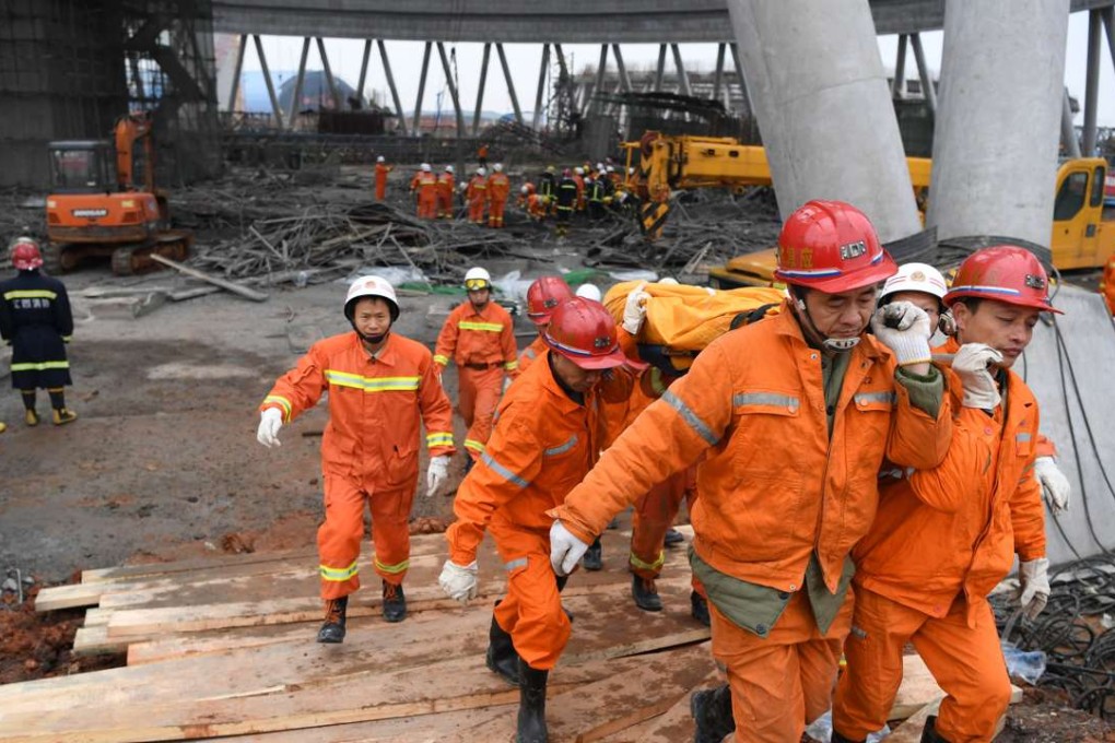 Emergency services personnel work at the accident site in Yichun, east China's Jiangxi Province, on Thursday. Photo: Xinhua