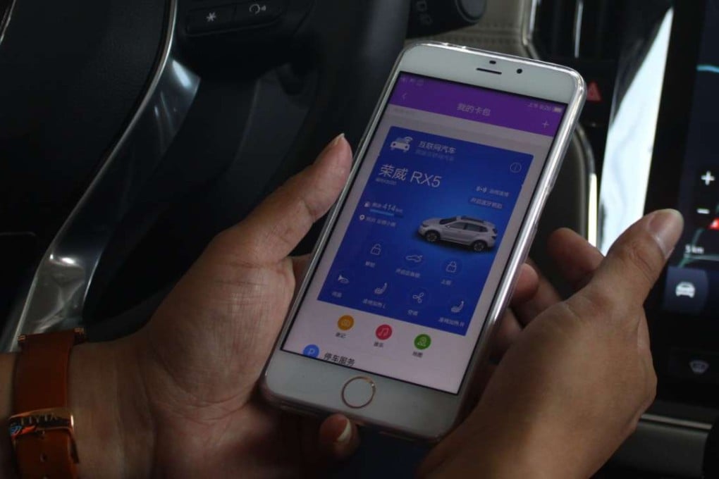 A driver demonstrates how to connect SAIC's Roewe RX5 SUV using Alibaba's YunOS operating system. The OS is on track to corner a 14 per cent share of smartphone shipments on the mainland by the end of this year. Photo: SCMP Pictures