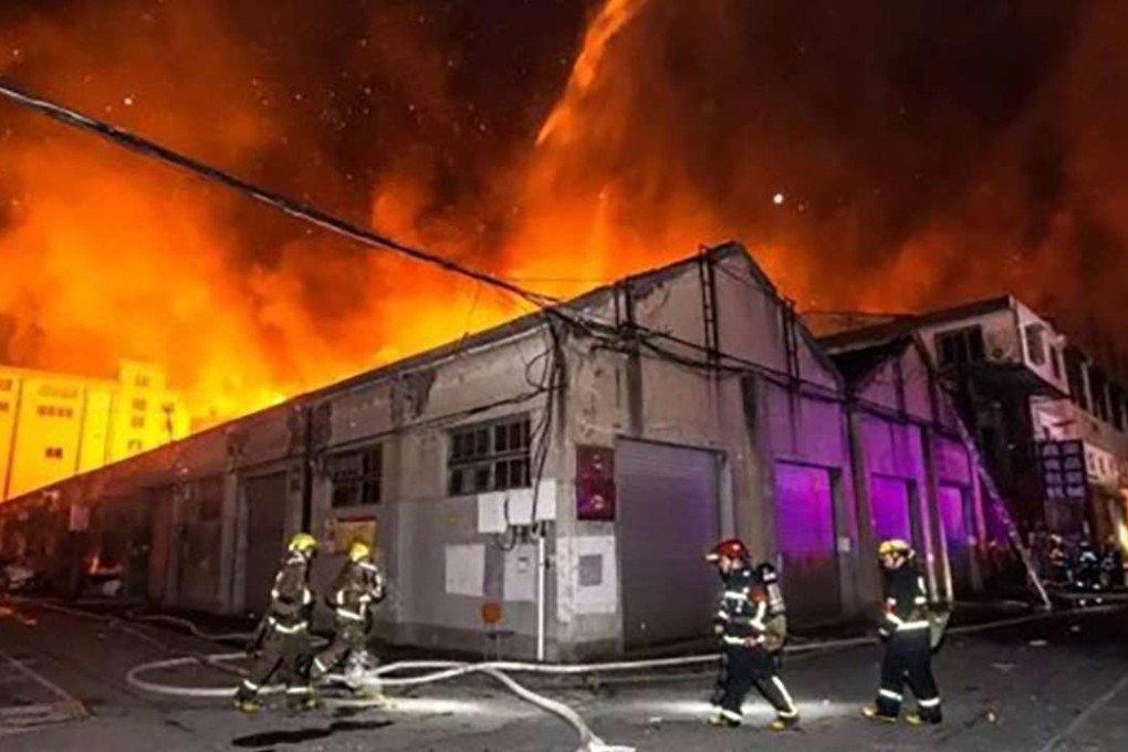 Firefighters at the scene in Hangzhou. Photo: Eastday.com