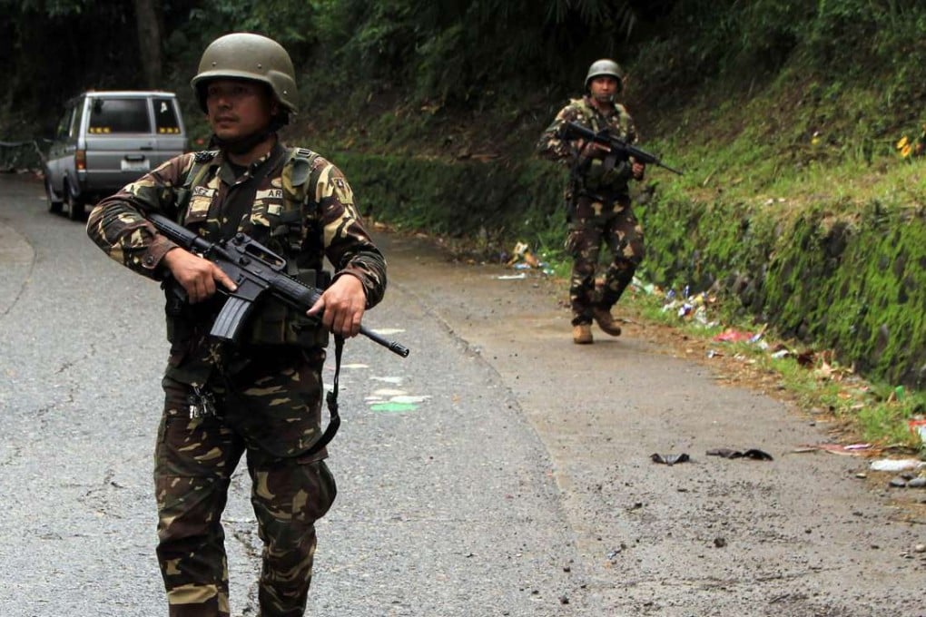 Military troops scour the site of a roadside blast in the village of Matampay in Marawi City, Southern Mindanao on November 29, 2016. Seven military bodyguards of President Rodrigo Duterte and two other soldiers were wounded on November 29 in an ambush by suspected Islamic militants on the eve of his planned visit to the southern Philippines, the military and president said. Photo: AFP