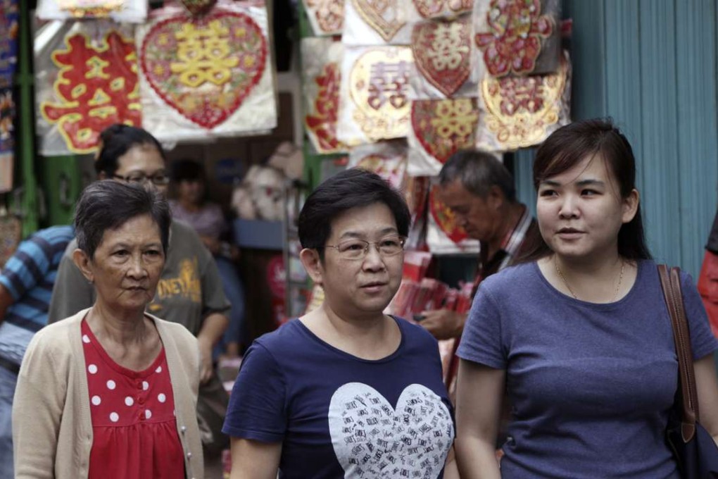 Indonesian ethnic Chinese women walk on a street at the Chinatown in Jakarta, Indonesia. Photo: AP