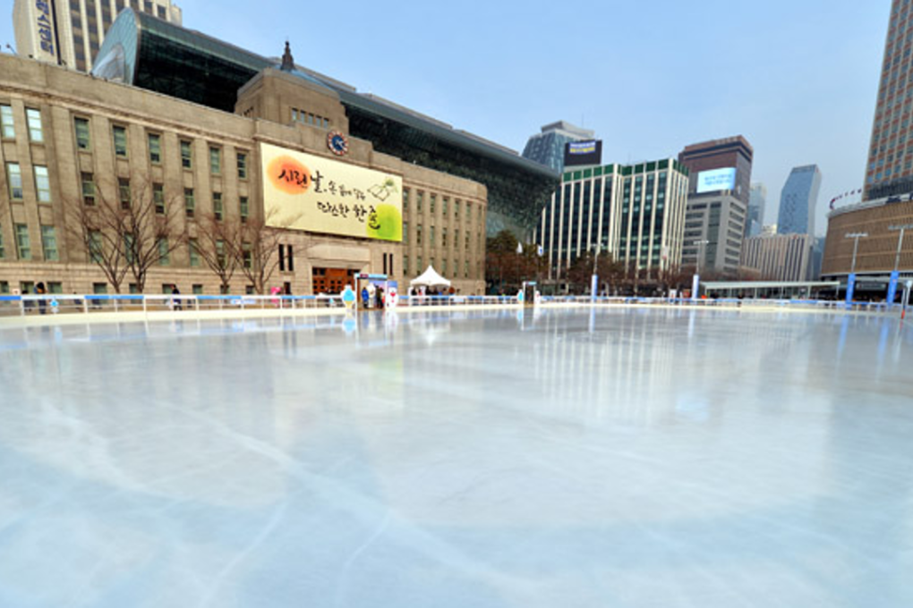 There will be no skating rink at Seoul Plaza this year. The rink, pictured, opened last year. Photo: Korea Times