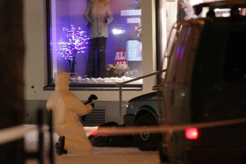 Police inspect a site where a gunman shot dead three people in front of the Vuoksenvahti restuarant in a small town of Imatra, southeastern Finland. Photo: EPA