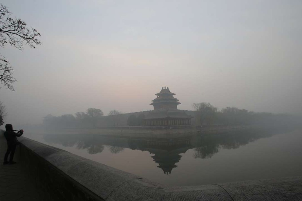 The Forbidden City is shrouded in smog. The air was expected to improve on Monday. Photo: ChinaFotoPress