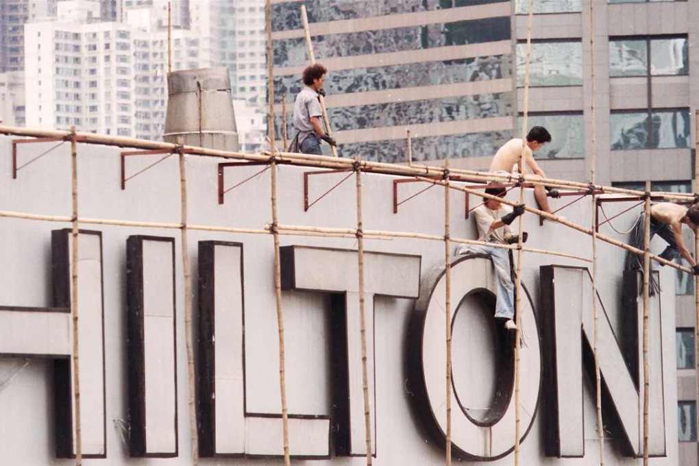 Workers preparing to remove the sign of the old Hilton hotel on its last day of business in 1994. Built in 1961, the hotel was once the largest in Hong Kong, but was flattened to make way for the Cheung Kong Center, the skyscraper sandwiched between HSBC’s headquarters and the Bank of China Tower. Photo: SCMP Pictures
