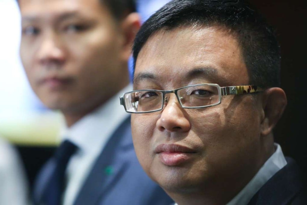 Veteran lawmaker and senior solicitor James To described the judicial review against four lawmakers as Chief Executive Leung Chun-ying’s dirty trick, or “pang men zuo dao”.