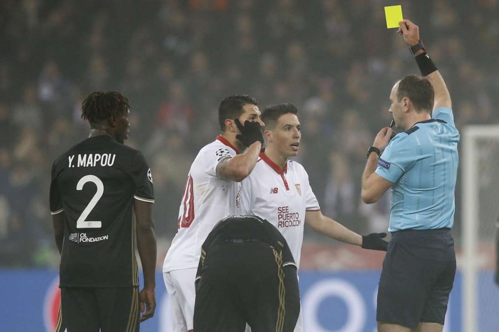 Sevilla FC's Samir Nasri (C) receives a yellow card from Swedish referee Jonas Eriksson (R) during the UEFA Champions League group H soccer match between Olympique Lyonnais and Sevilla FC at Parc Olympique Lyonnais stadium in Lyon, France. Photo: EPA