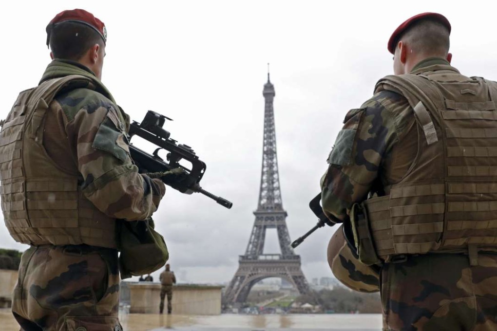 French army paratroopers patrol near the Eiffel Tower in Paris, France, in this picture taken on March 30, 2016. The French government will propose extending the country's state of emergency until July 15, 2017 due to presidential and parliament elections in spring next year, the French Prime Minister said December 10, 2016. Picture taken on March 30, 2016. REUTERS/Philippe Wojazer/File Photo