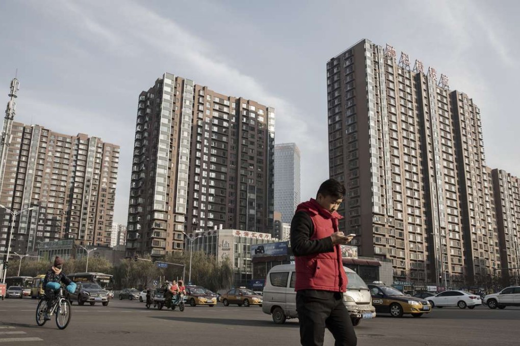 Online hackers have an enlarged base of targets using e-commerce as the number of smartphones in use in China has grown to more than 600 million. Photo: Bloomberg