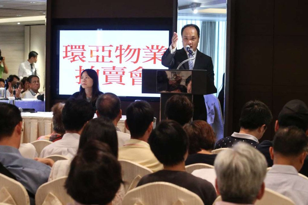 Managing director Tsang Kit-chun(right) of AA Property hosts an auction for a luxury flat on Conduit Road in October. Photo: K. Y. Cheng